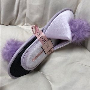 BRAND NEW FOAM VS SLIPPERS 💜